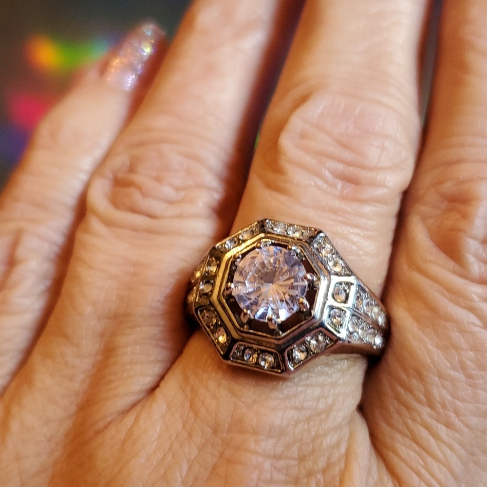 Ring - Picture 3 of 4